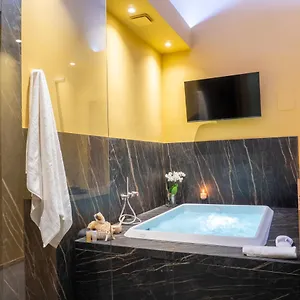 https://etnea-suite.taorminaitalyhotels.com